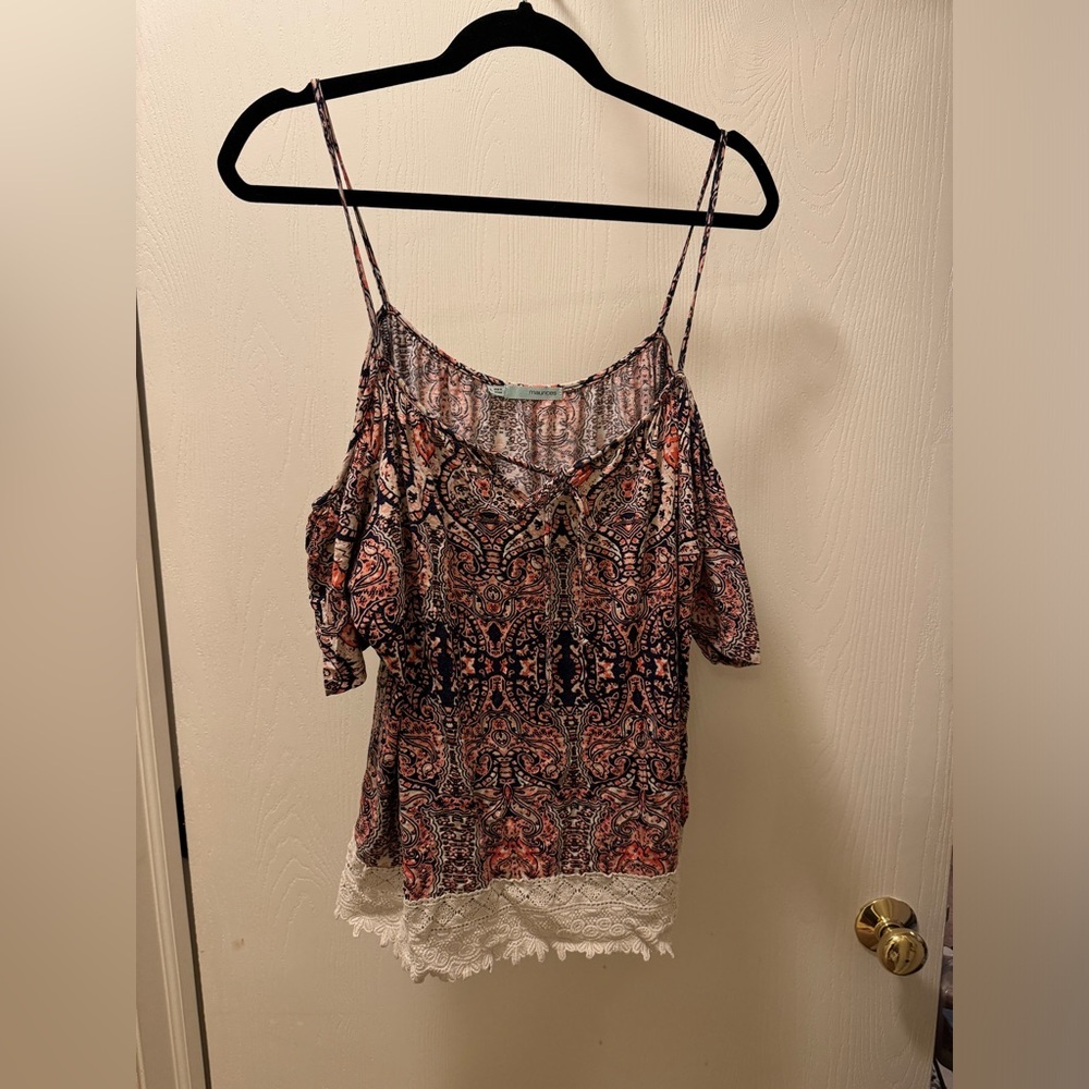 Cold shoulder top size xl